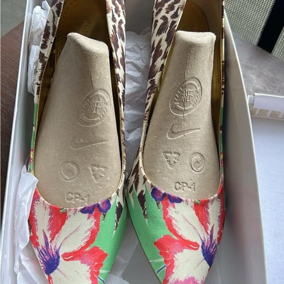 Floral and Animal Print Women's Heels - Picture 5 of 6